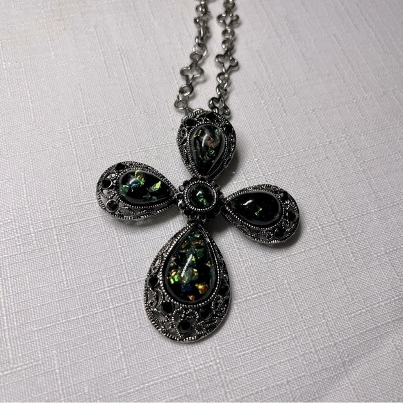 Vintage cross necklace - Picture 7 of 7